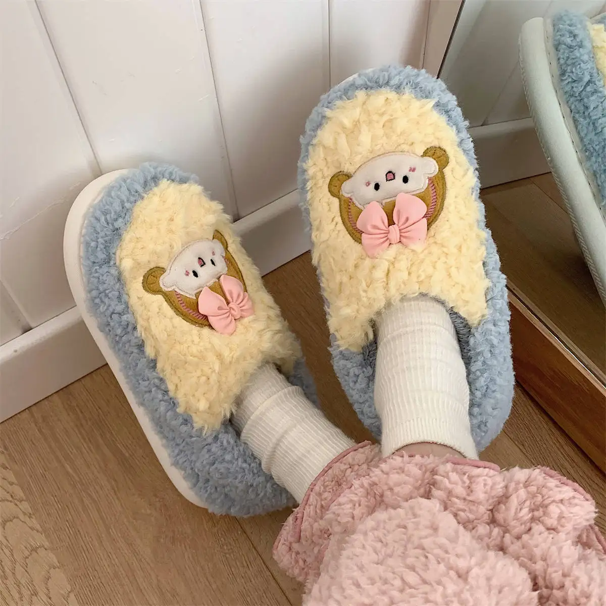 

Winter Women Warm Indoor Slippers lovely Fashion Shoes furry Soft Short Plush Home Floor Slipper Household Solid Warm Slipper