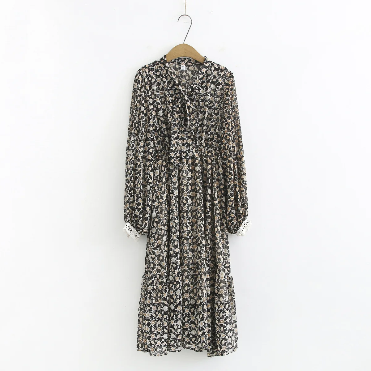 

Ch-204 Cuff Lace Floral-Print Dress