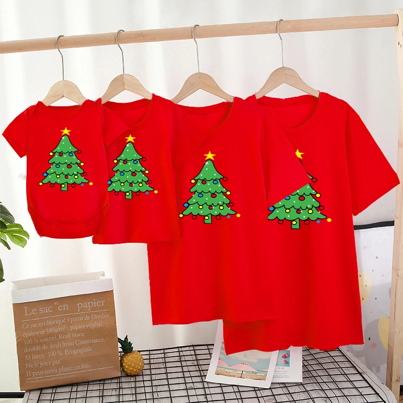 thumbnail image 1 of Conjuntos de apariencia familiar Camisetas navideñas para mamá y yo Ropa de moda a juego para la familia Camiseta con árbol de Navidad para mamá y mini, 1 of 5