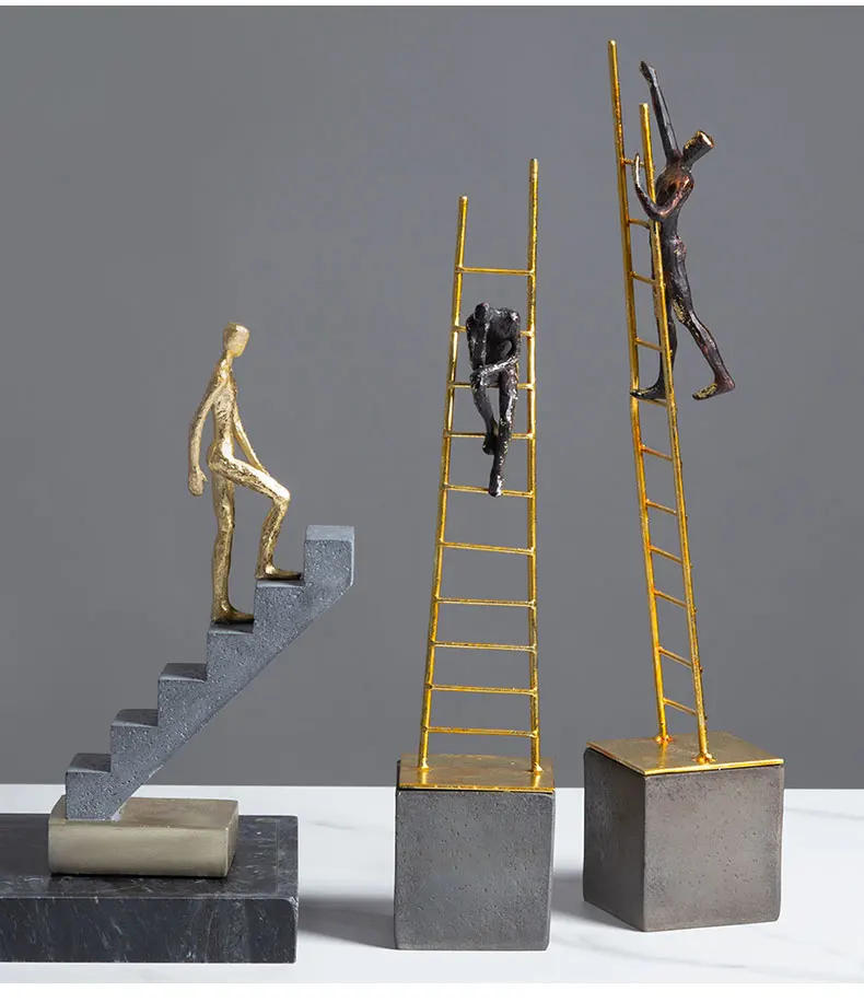 Pyramide Décorative En Résine Dorée – Parfaite Pour Ton Bureau Ou Ta Maison !
