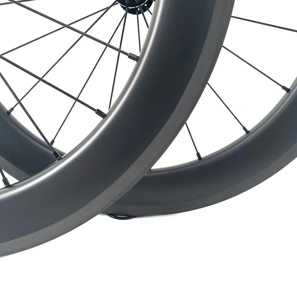 ALEXRIMS CX30手組みホイール ブラック ALEXRIMS CX30 ホイールにチューブレスタイヤ装着 | marco自転車
