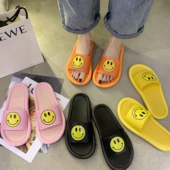 

2020 new smiley face slipper female summer non-slip web celebrity fashion pair slipper sandals