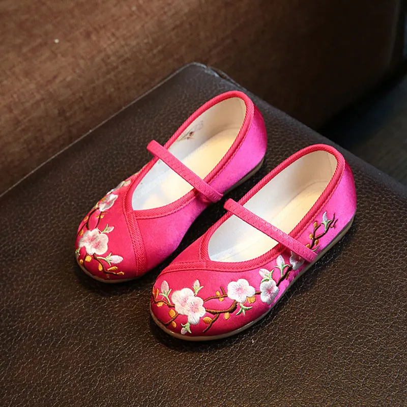 Рисунок 2 - Балерины тканевые с вышивкой для девочек