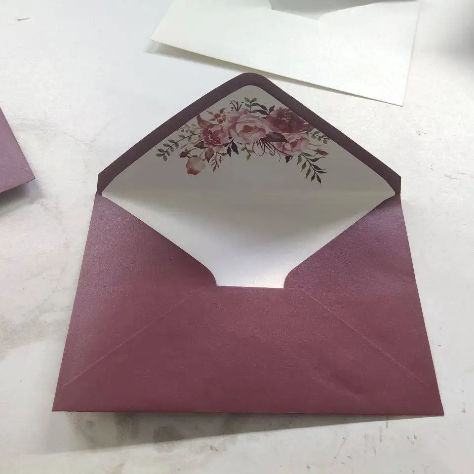 25x переливающийся перламутровый бумажный Свадебный пригласительная карта в конверте перламутровый Блестящий конверт 4 торжества - Цвет: burgundy flower1