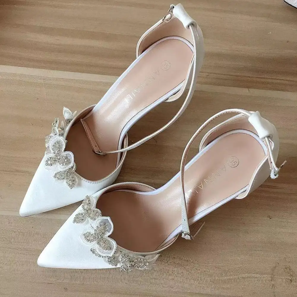 Белые туфли; босоножки; свадебные туфли-лодочки; Изящные женские туфли на тонком высоком каблуке 10 см, украшенные цветами из стразов и кружевом - Цвет: Sandals 7cm heel