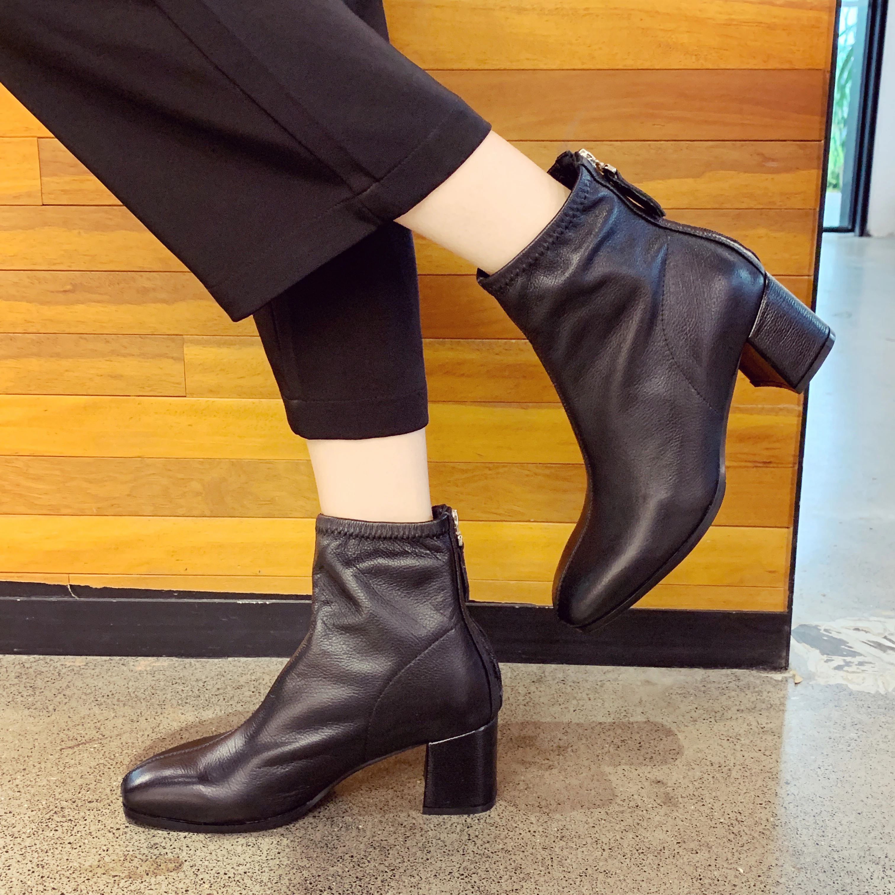 

2019 New Women Square Toe Boots Leather Ankle Boots Zipper Summer Boots Zapatos Chaussures Femme Square High Heel Women Shoes