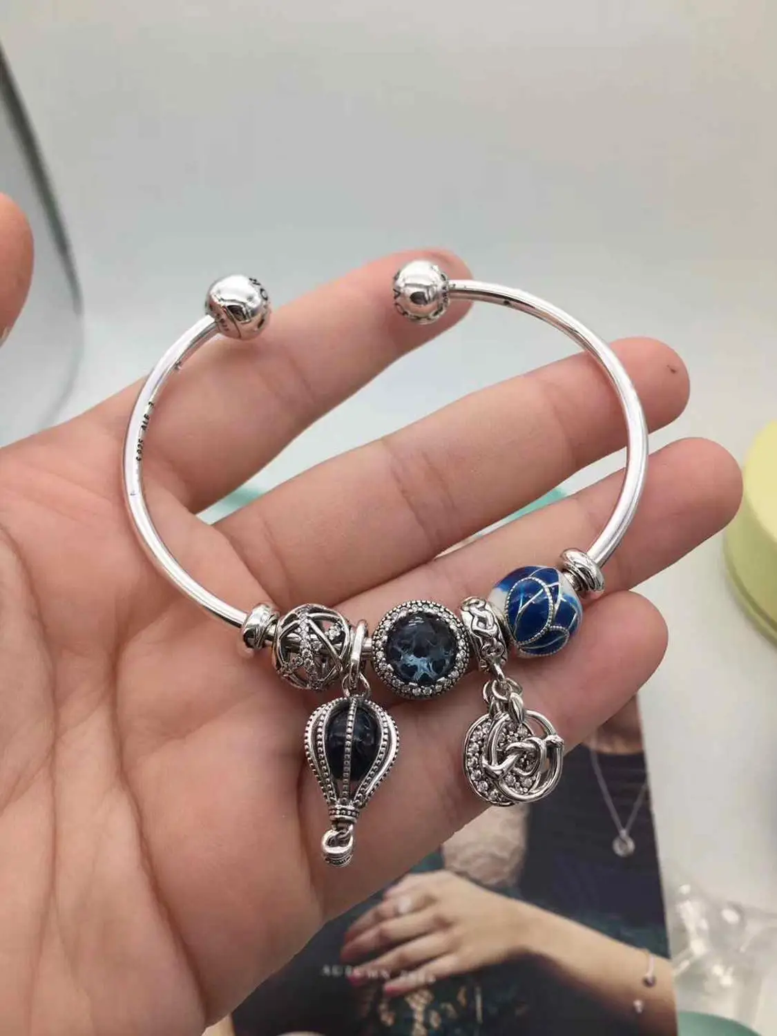 

Kaliyah Shop High Quality 1:1 100% 925 Pure Silver Niche Design Blue Cat-Eye Balloon Open Bracelet Free Of Charge