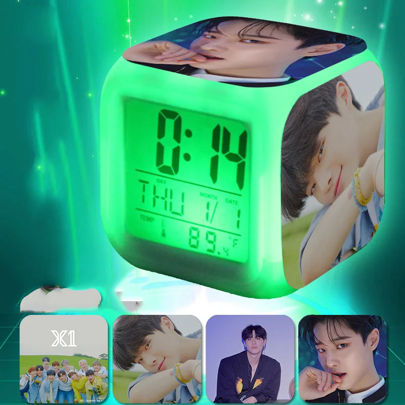 KPOP производство 101x1 квантовый прыжок 7 цветов декомпрессионный будильник Летающая вспышка стоящий светодиодный светильник ким Йохан сон Хён Цзюнь - Цвет: 3