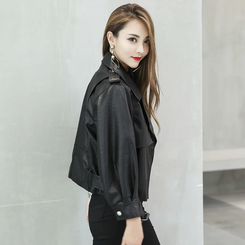 Женская кожаная куртка с поясом тонкая короткая мотоциклетная из искусственной