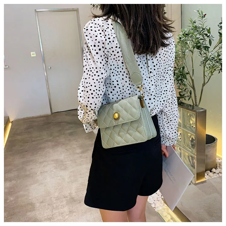 

New Summer 2009 Linger Chain Slanting Small Bag Korean Baita Texture Fashion Small Square Bag