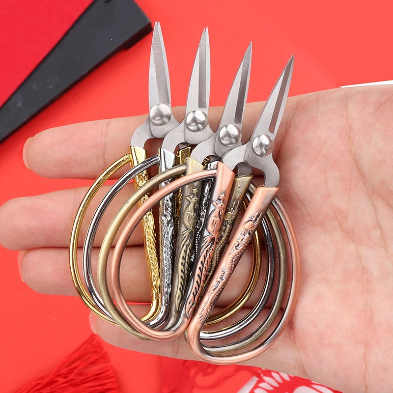 

Sharp Retro Small Scissors for Sewing and Needlework Handmade DIY Sewing Tools Small Embroidery Scissors Sewing Thread Scissors