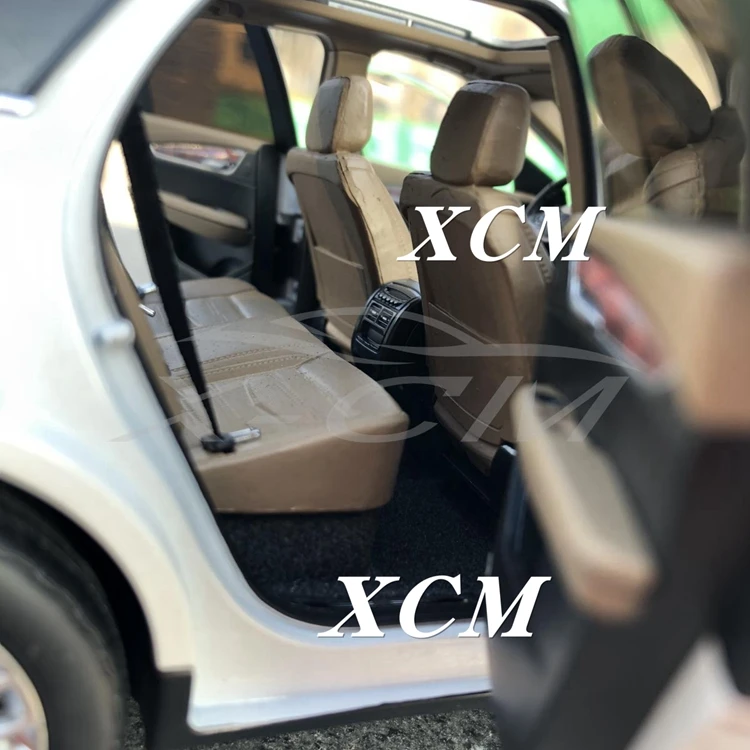 Литая модель автомобиля для XT5 1:18(белый)+ маленький подарок