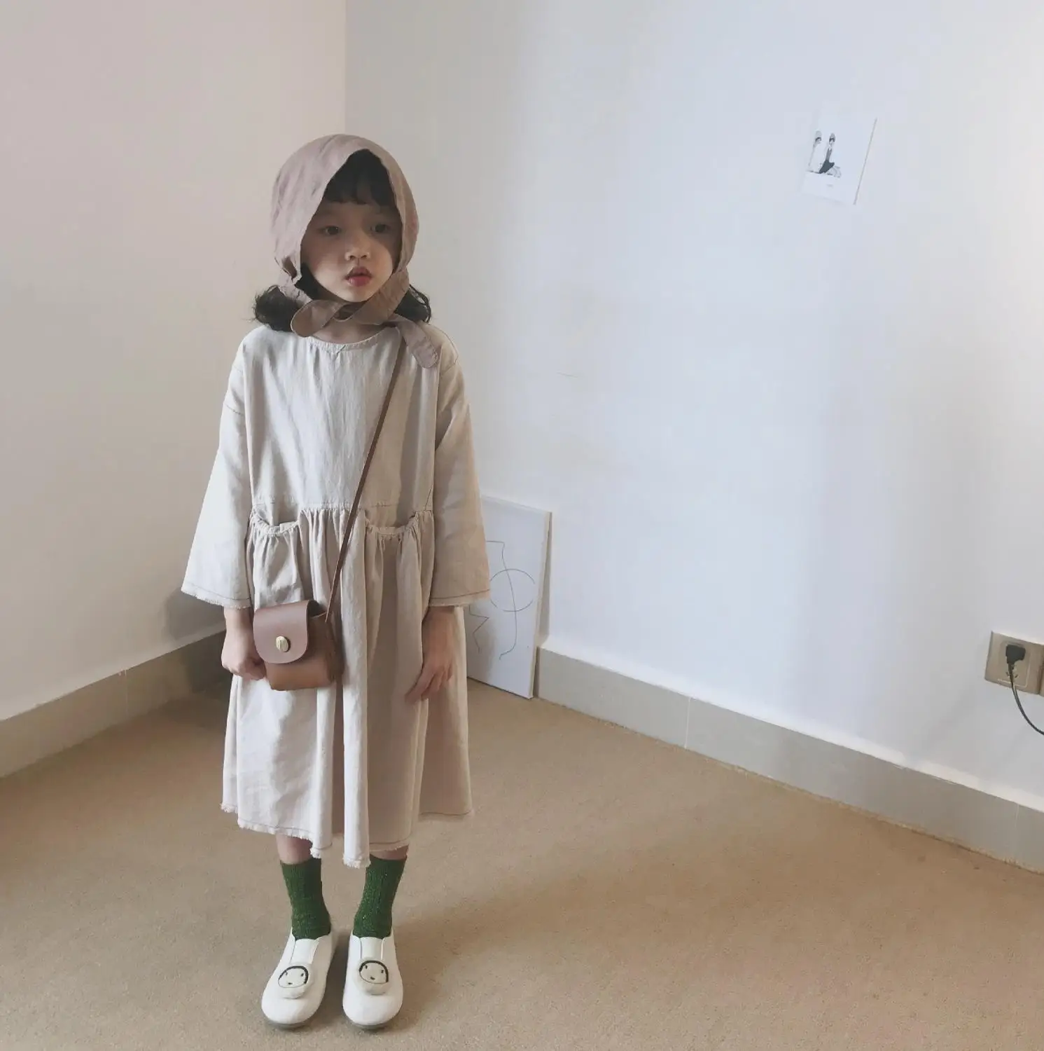 Детские осенние платья для девочек в Корейском стиле; однотонное хлопковое льняное платье с карманами; одежда для детей; свободное платье