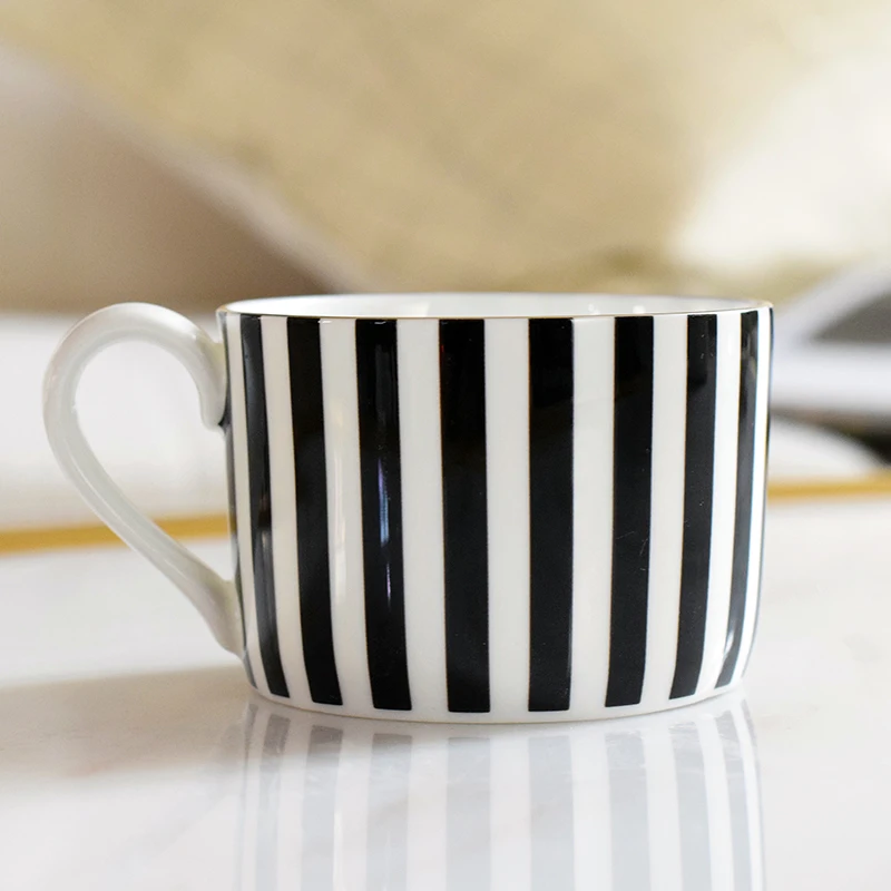 Black and white European style coffee cup bone china coffee cup saucer set simple fashion afternoon flower tea cups mx12061613