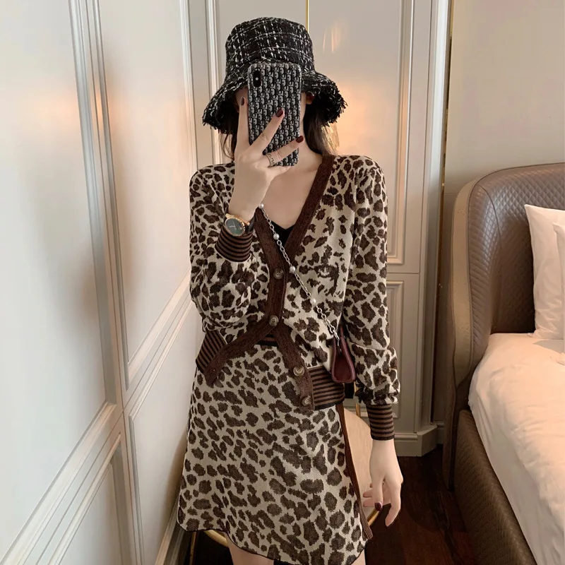 

Women Sweater cardigan set 2019 early autumn new leopard knitted sweater jacket skirts two-piece suits