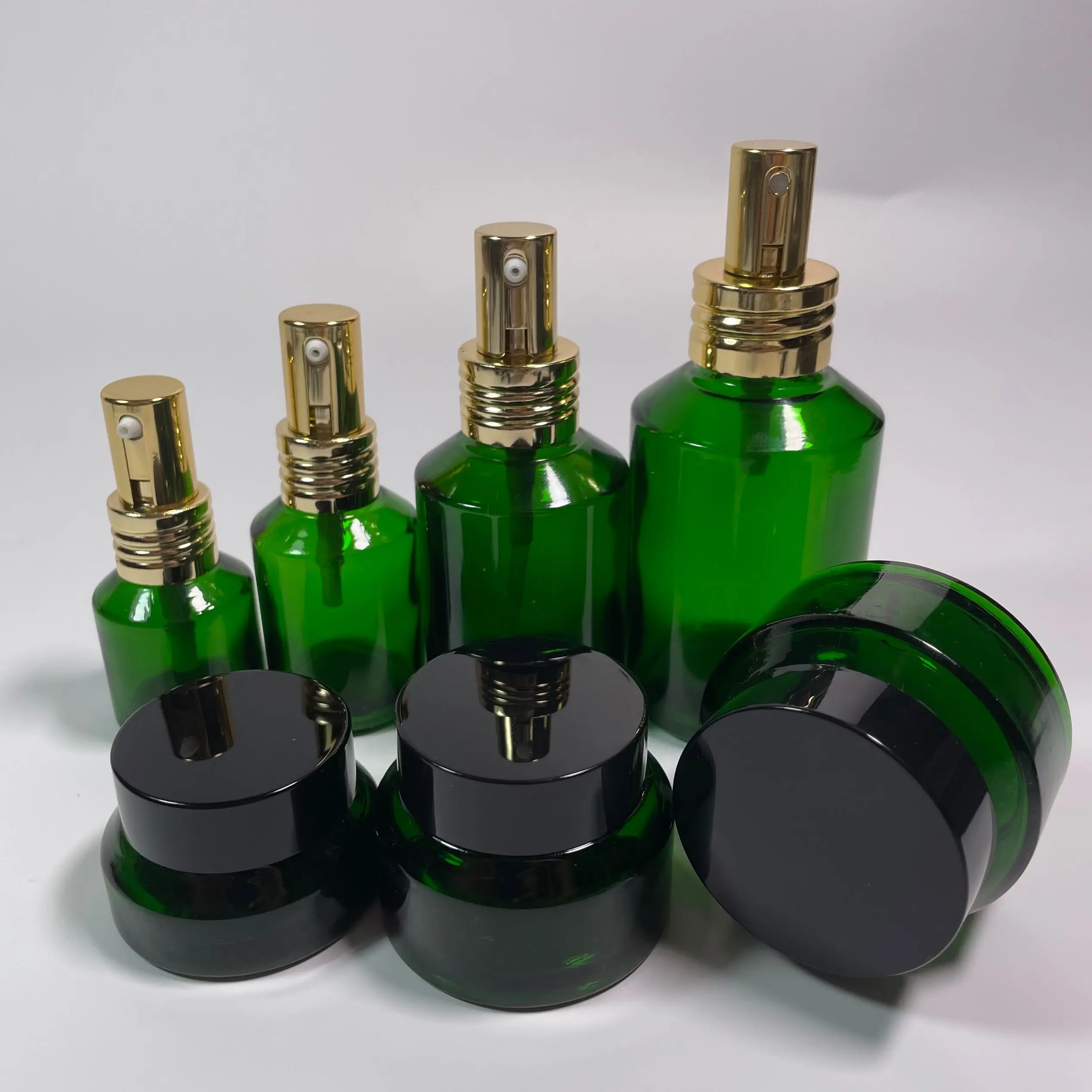 

Оптовая продажа, пустые высококачественные цветные косметические бутылки, стеклянная банка для крема, стеклянная бутылка с прессом и распылителем с алюминиевой крышкой