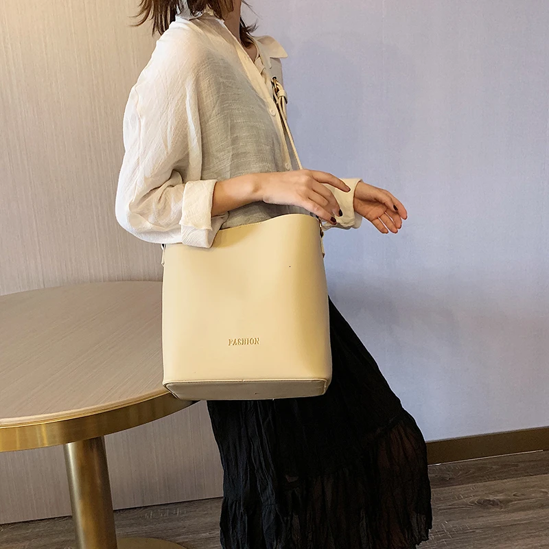 

2019 Women Tote Shoulder Crossbody Bags Japan Style Quality Soft Wristband The Large Capacity Bucket Handbags Designer Realer