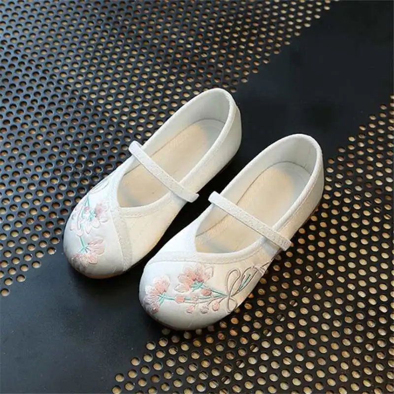 Классическая обувь на плоской подошве с вышивкой для девочек; обувь принцессы в этническом стиле с цветочным узором; детская обувь для сцены; детская обувь; N397 - Цвет: 034 white