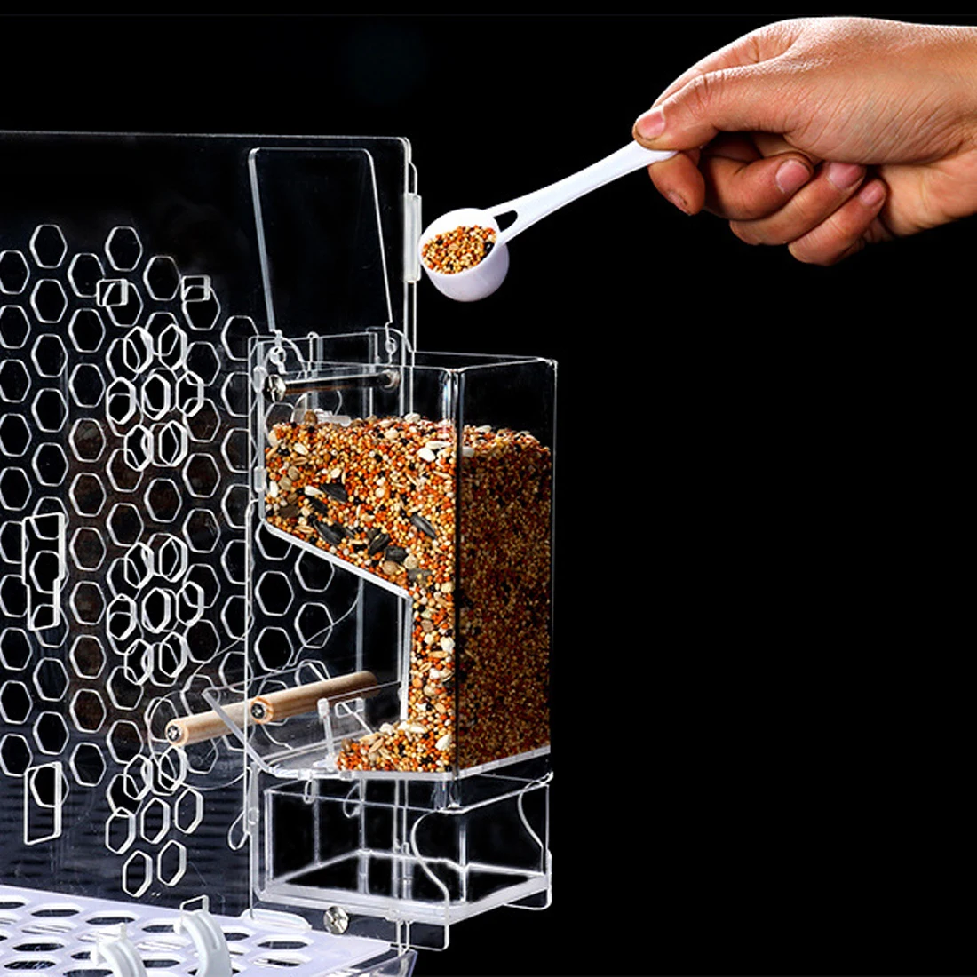 Bird Feeder Automatic Feeding Bird Food Containers Starling Tiger Peony Cockatiels Bird Pigeon Supplies Plastic Adhere To Fly