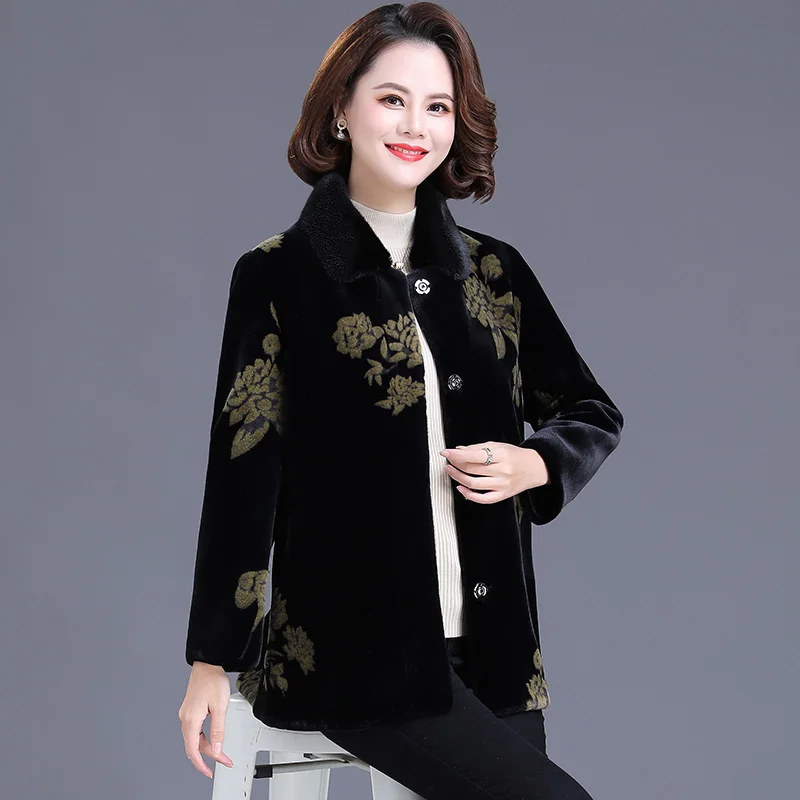 Зимнее женское уютное пальто из искусственного меха норки для среднего возраста