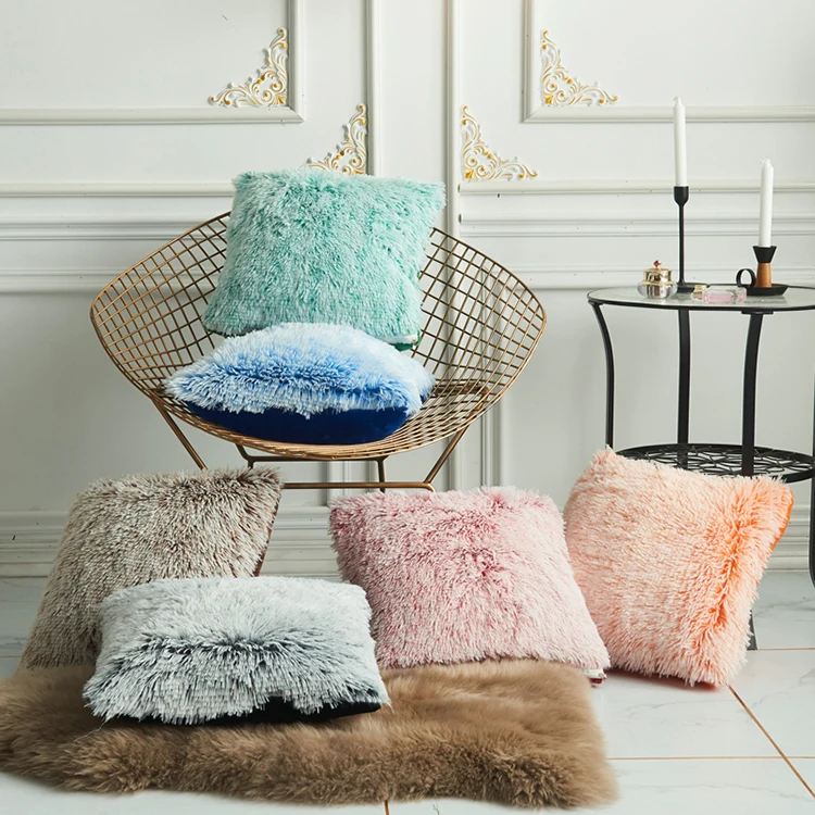 Housse de coussin cocooning en fausse fourrure