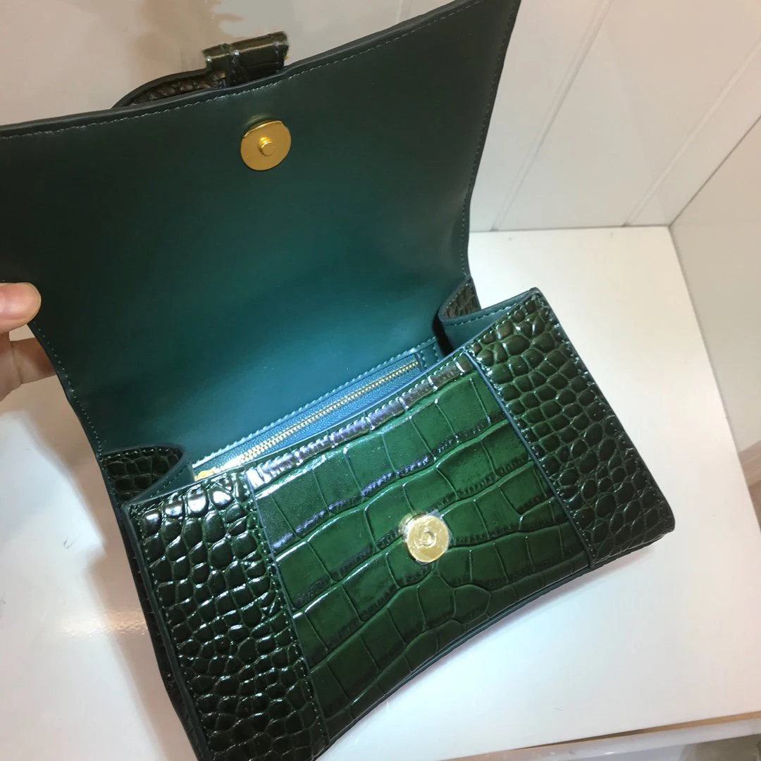 Couro de Vaca Fivela de Ouro Bolsa de Ombro para Mulheres Genuíno Carta Grande Capacidade Aleta Designer Feminino Sandglass Forma Sling Bolsa