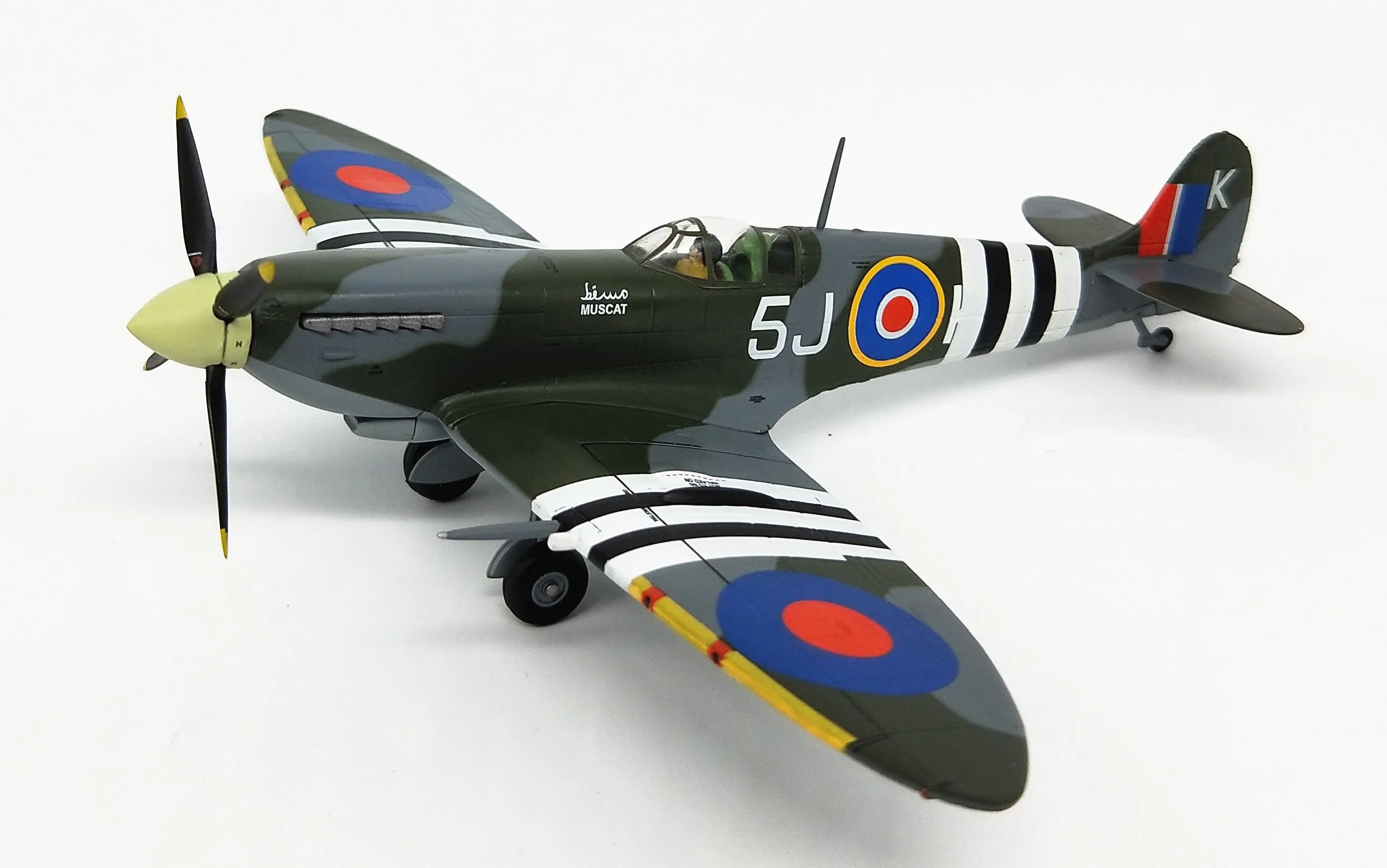 Изысканная 1:72 мировая война II британская MK.IXc NO.126TH squadron 1944 Готовая модель