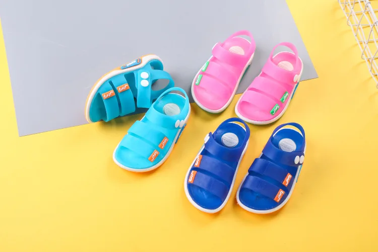 Summer 1-8 years old bear Jiajia boys sandals slip wear indoor and outdoor children's slippers Cool girls shoes