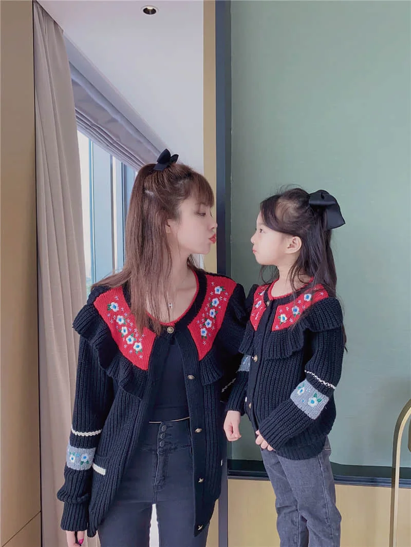 

Parent-child sweater coat ruffled thick retro flower embroidery 2020 autumn and winter western style girls
