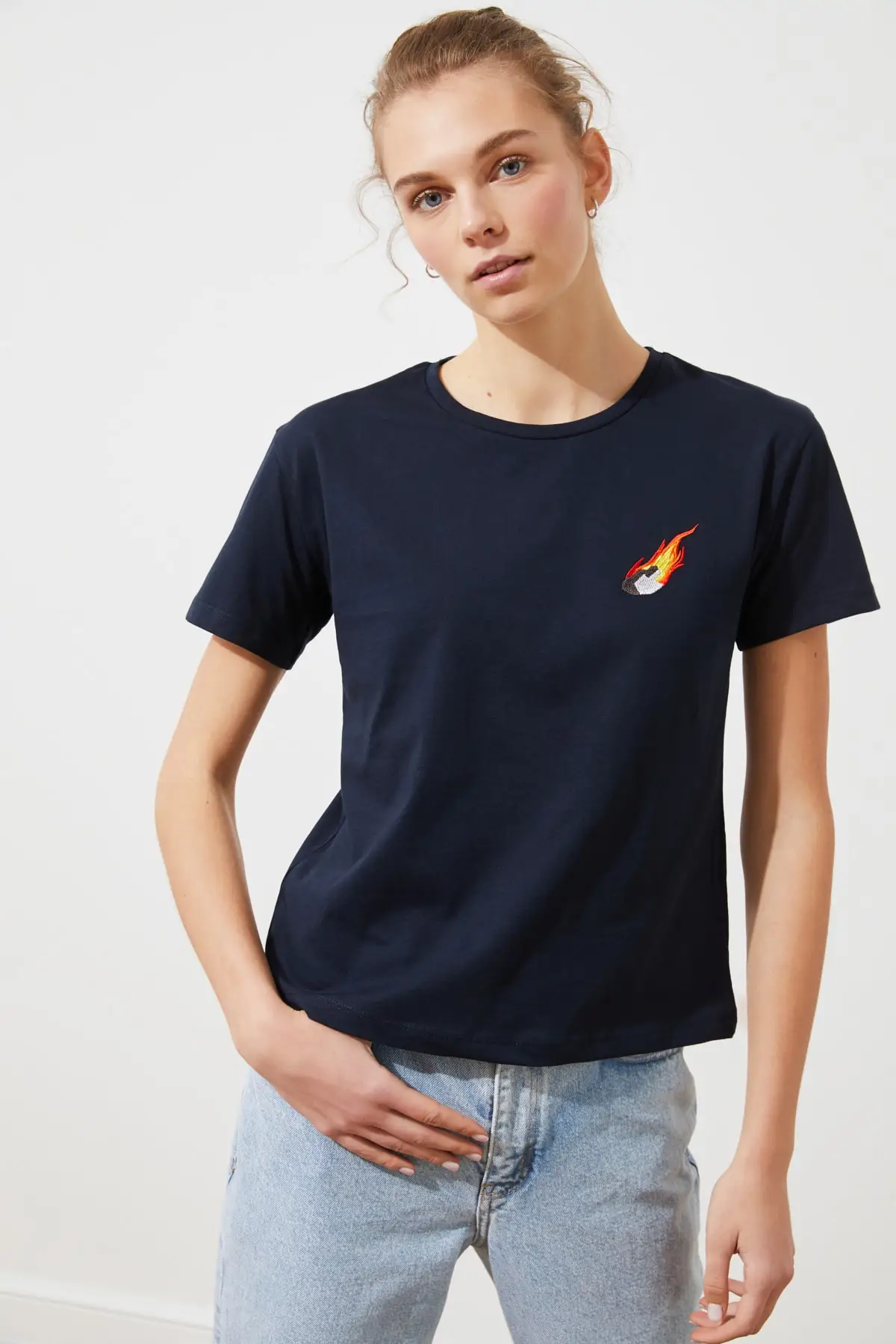 Trendyol вышитые полу-Приталенная вязаная футболка TWOSS20TS0270 | Женская одежда