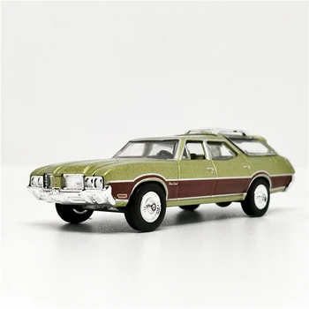 

Greenlight 1:64 Oldsmobile Vista Cruiser in Palm Green with Woodgrain 1971 Diecast Model Car No Box