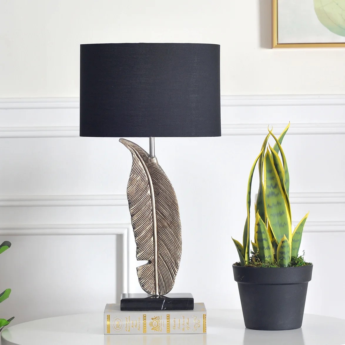 

Feather bedroom bedside lamp modern simple romantic retro feather leaves personality living room desk lamp