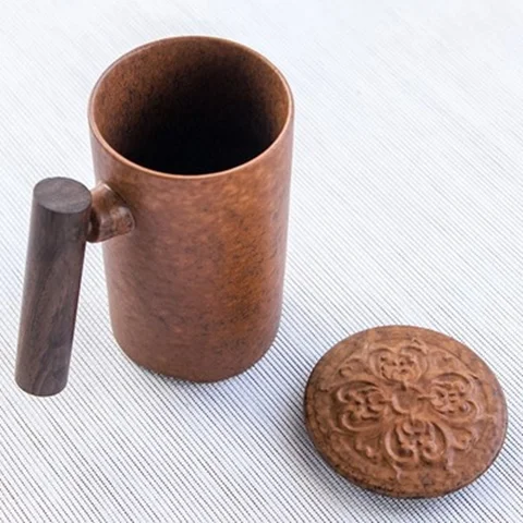 قدح قهوة سيراميك بمقبض خشبي