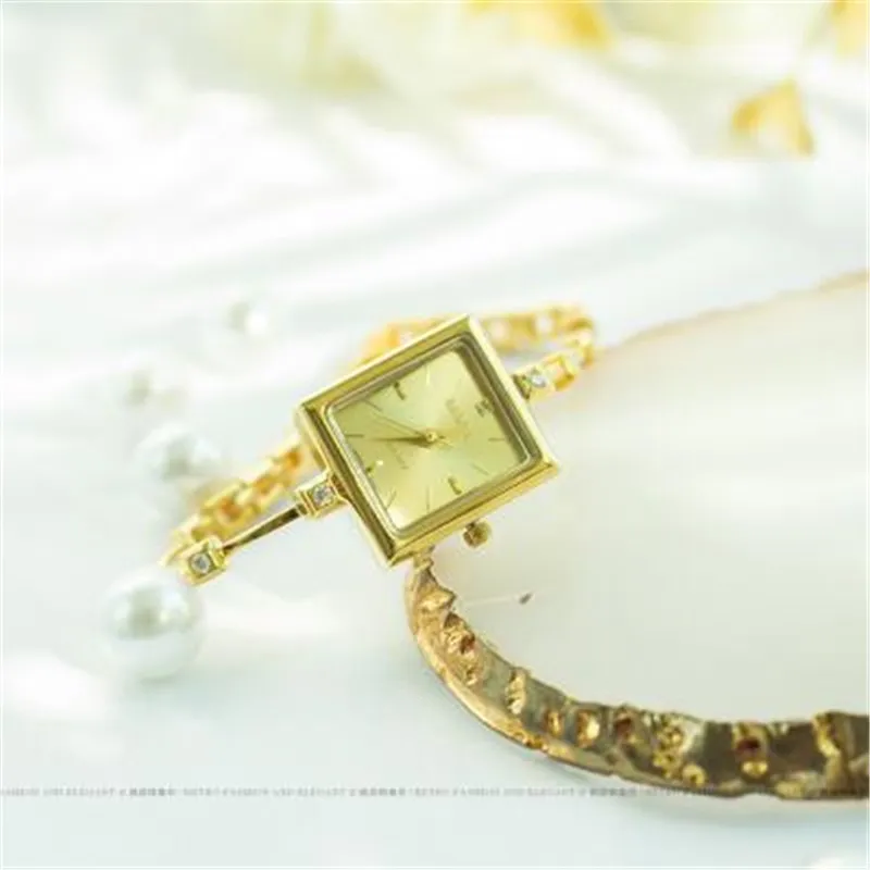 Eenvoudige Stijlvolle Licht Luxe Vintage Kleine Vierkante Horloge Alloy Strap Dames Quartz Dames Vrouwen Horloges Jurk Horloge Geschenken Eenvoudige Stijlvolle Licht Luxe Vintage Kleine Vierkante Horloge Alloy Strap Dames Quartz Dames Vrouwen Horloges Jurk Horloge Geschenken