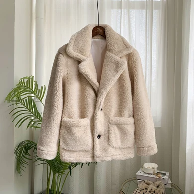 ZADORIN осенне-зимнее Свободное пальто с лацканами и длинными рукавами с карманом для женщин, большие размеры из искусственной овечьей шерсти меховая куртка женская уличная одежда - Цвет: Beige