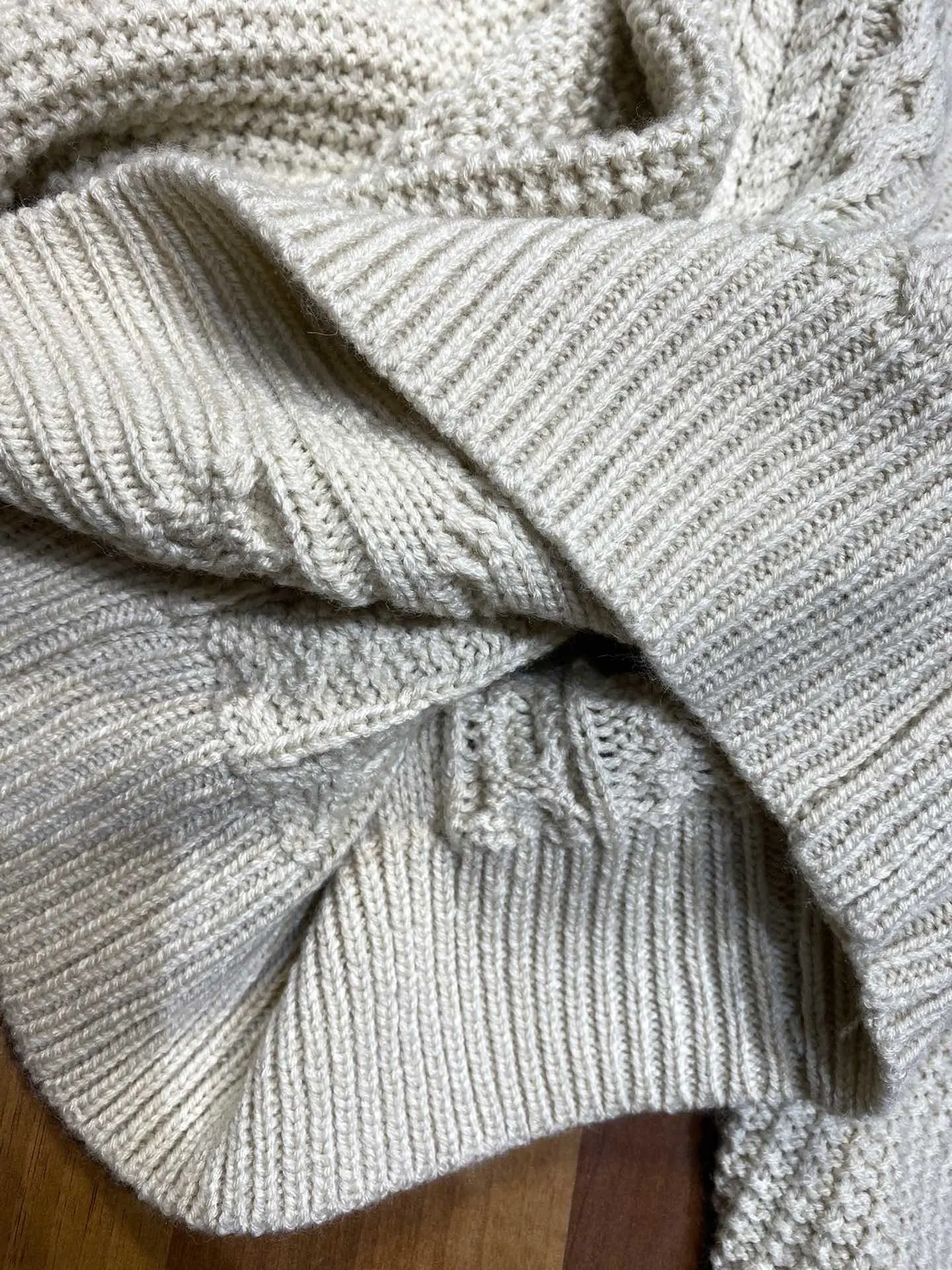 new ladies fashion long-sleeved sexy casual solid color twist sweater 1014
