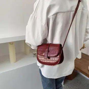 

Women PU Leather Handbags Shoulder Messenger Bag Women Leather Retro Small Solid Crossbody Bag for Vacation and Travel