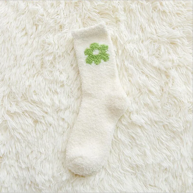 Белый 5Pairs/lot Cute Candy Color Solid Soft Women Fluffy Socks Coral Velvet Winter Warm Home Indoor Floor Terry Towel Fuzzy Socks - Цвет: Белый