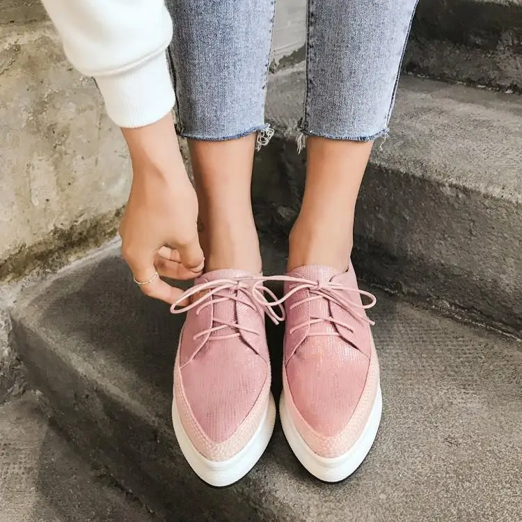 Новинка; Осенняя женская обувь на платформе с закрытым носком; обувь на шнуровке; модная обувь с острым носком; цвет розовый, белый; дизайн; повседневная обувь; ins