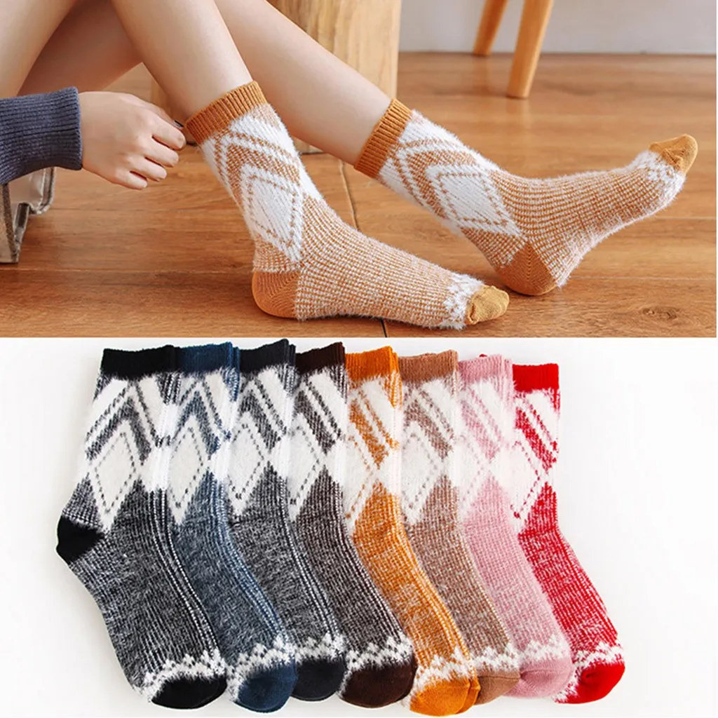 Рождественские забавные Женские носочки; модная красивая осенне-зимняя обувь; толстые мягкие удобные теплые носки; W1126