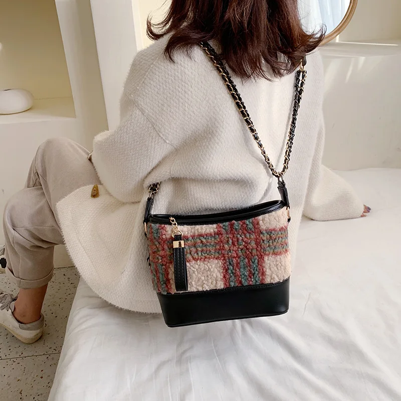 

Fashionable lamb hair small fragrant women's bag autumn and winter woolen cloth tramp bag