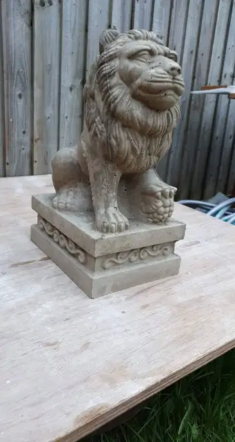 Female lion mold