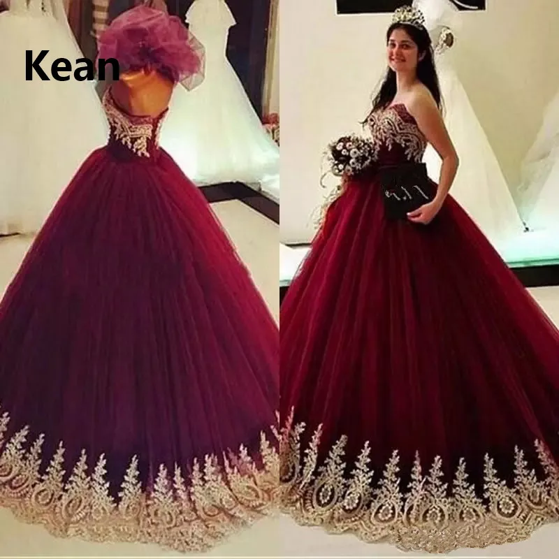 Бордовые платья Quinceanera бальное платье, расшитое золотистым кружевом без бретелек со шнуровкой на спине Сладкий 16 платья Выпускной длинное платье вечернее платье