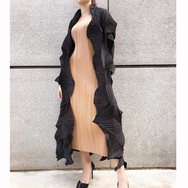 Changpleat осень необычный Женский Тренч Miyak плиссированный модный дизайн однотонный свободный большой размер длинный рукав пальто T69