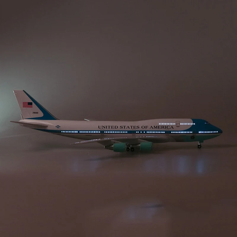 with base and light 47 см 1/150 масштаб US Boeing B747 игрушечные модели самолетов сплав Воздушный самолет с светильник и колесами смолы пластиковые коллекционные игрушки самолет - Цвет: with base and light