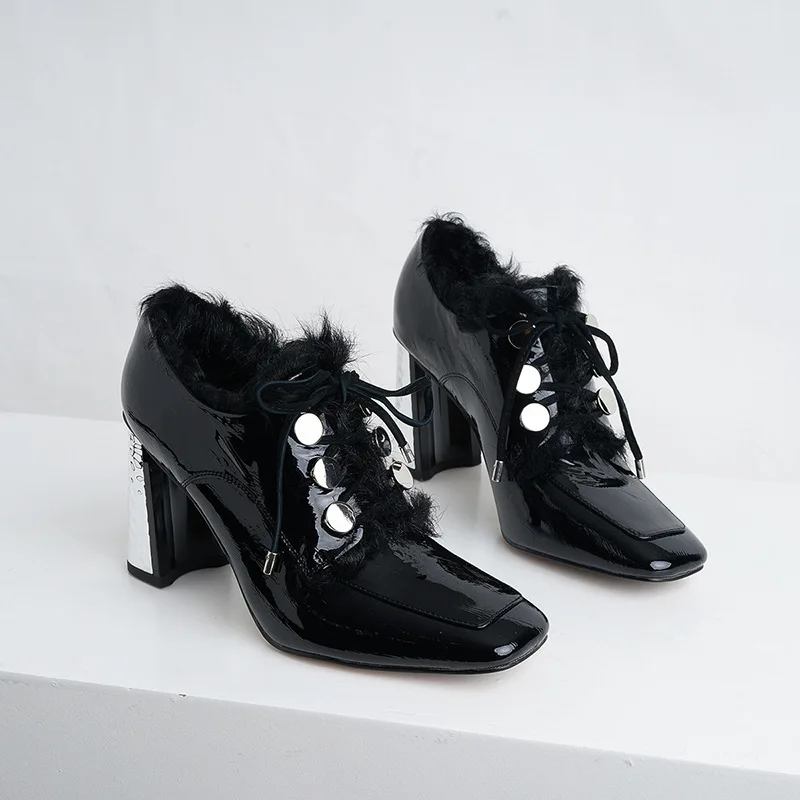 

Latest Fashion 2020 Genuine Leather Coarse Square Metal Decoration Chalaza Villus High With Short Boots Woman