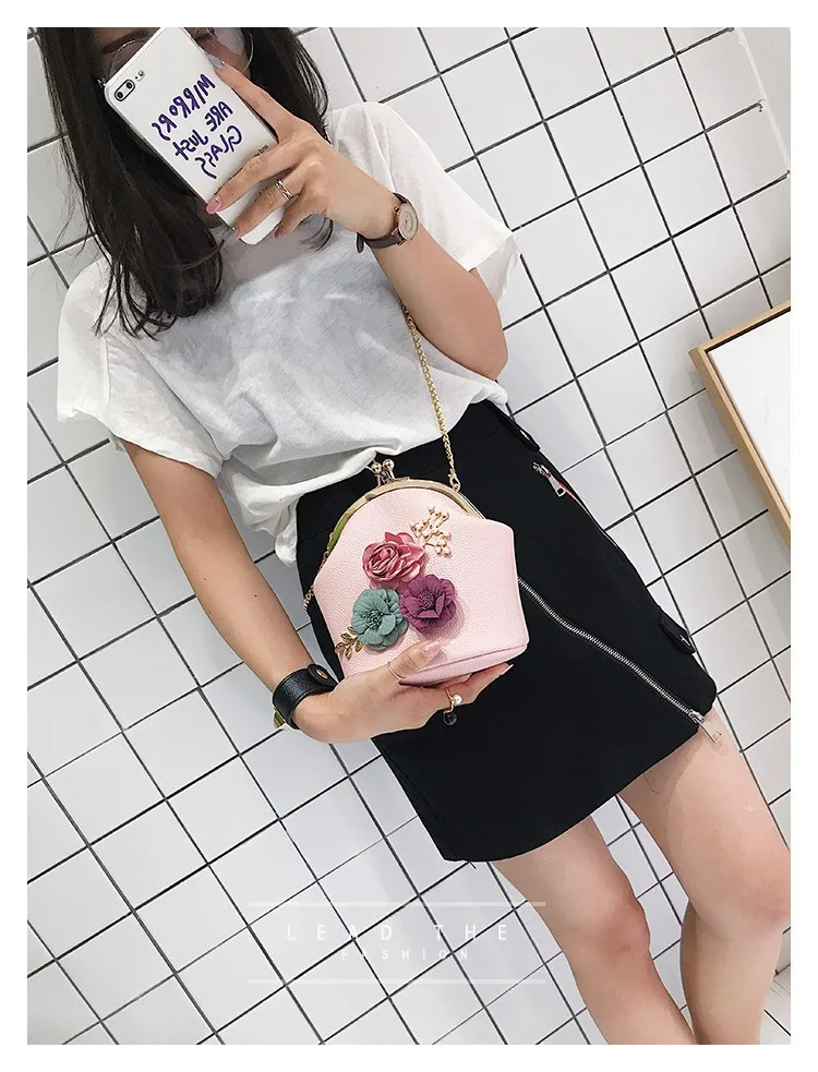 

2019 new lock buckle pillow bag flower chain single shoulder oblique span handbag Korean version of female bag