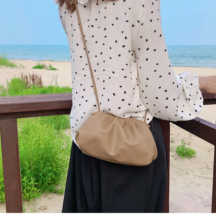 Simple Women Dumplings Messenger Bag Designer Retro New Fashion Cloud Female Crossbody Shoulder Bag Tide Handbag Clutch Bag - Color: KhakiS21cm