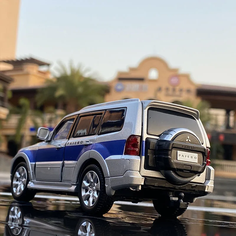 1:32 Mitsubishis PAJERO SUV Alloy Car Model Diecasts Metal Toy Off-road Vehicles Car Model Collectible Simulation Childrens Gift 6