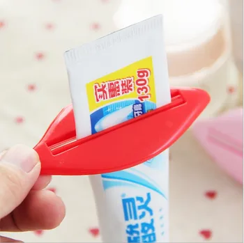 

2pcs Toothpaste Tube Squeezer Sexy Red Lip Shape Bathroom Tube Squeezer Dispenser Cream Squeezer Color Random 93x42mm